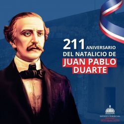 Image of the 211th anniversary of the birth of Juan Pablo Duarte Diez, from the front, father of the country, in the background, door of the count.
