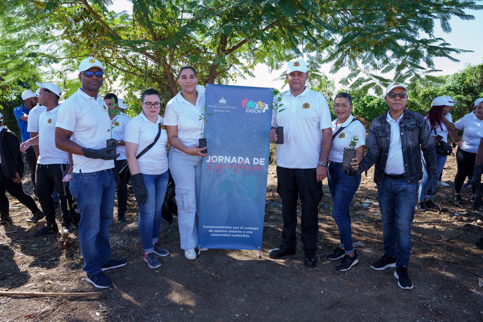 Migration collaborators plant more than two thousand plants - DIRECCIÓN ...