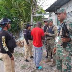 Personnel from the armed forces, national police, and the DGM stopped while checking foreigners' documents in Friusa.