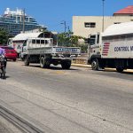 camiones de control migratorio parado en calles