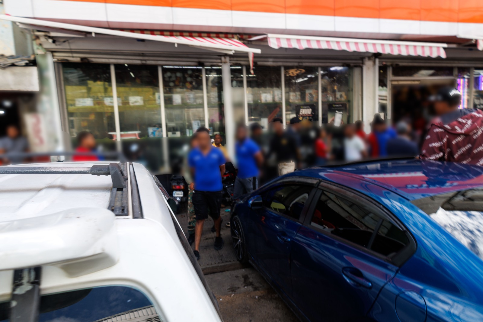 Undocumented foreigners detained in a Chinese store on Duarte Avenue