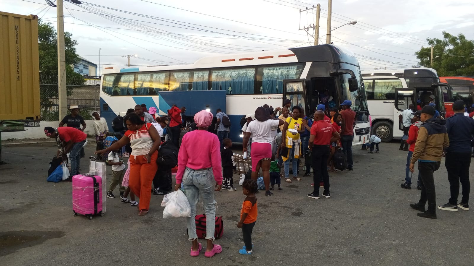 Voluntary return of undocumented foreigners, riding buses