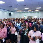 Grupo de madres en el salón Juan Pablo Duarte en celebración al Día nacional de las madres.